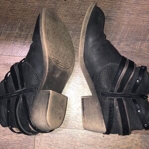 Black leather well worn ankle booties  Women's size 9 boots preloved